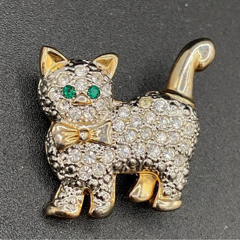 Sparkly Vintage Cat Brooch with Encrusted Rhinestones